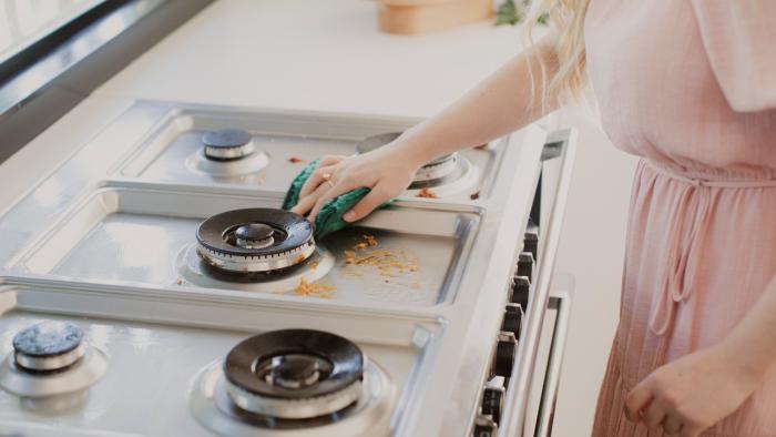 How to clean your gas stovetop
