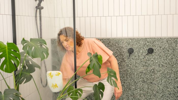 How to clean your shower screen