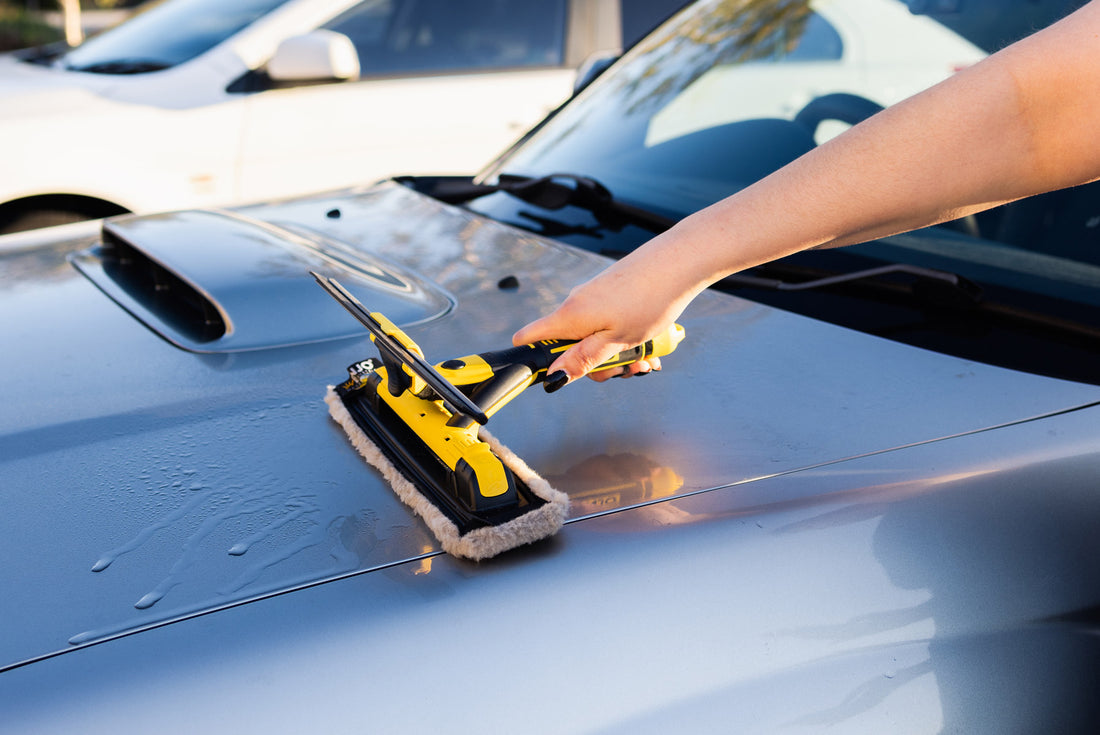Person cleaning car with Car Multi Tool Fibre
