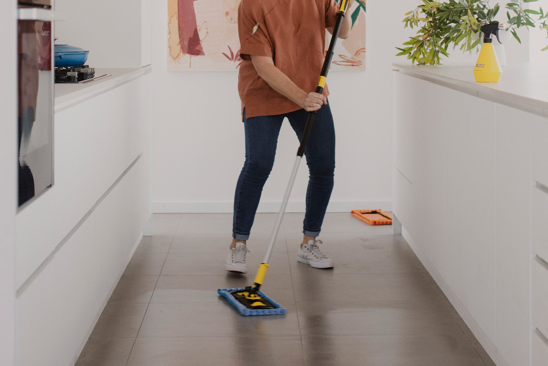 Person cleaning floor with ENJO Telescopic Pole