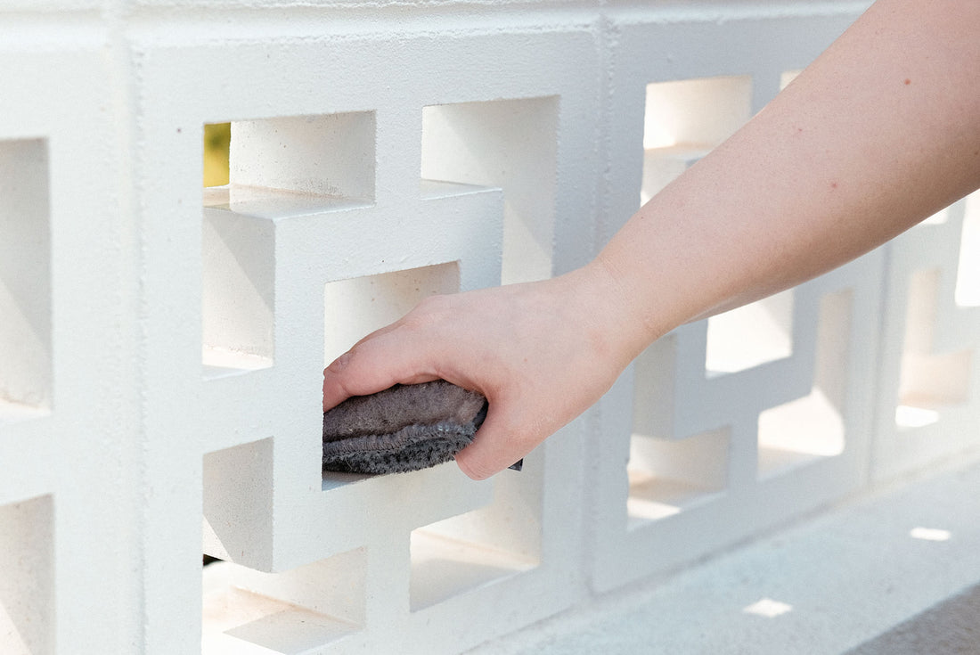 Person cleaning small outdoor spaces with ENJO Outdoor Sponge
