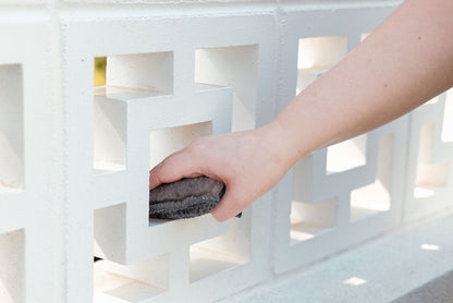 Person cleaning small outdoor spaces with ENJO Outdoor Sponge