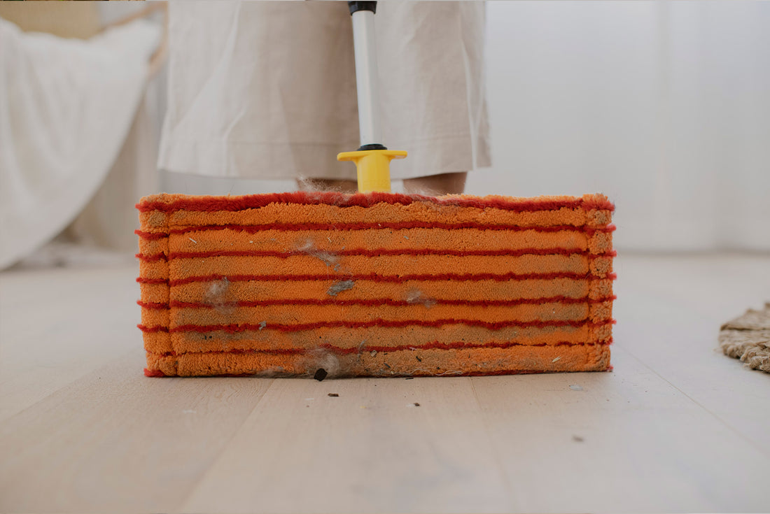 Person showing dirty ENJO Dust Floor Fibre after cleaning