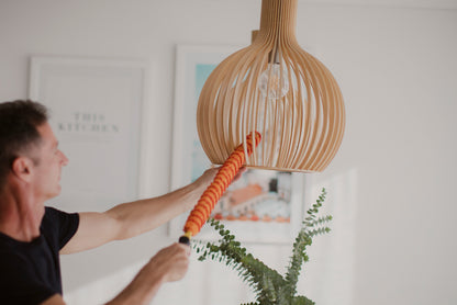 Person dusting the light with ENJO Dust Flexi Fibre