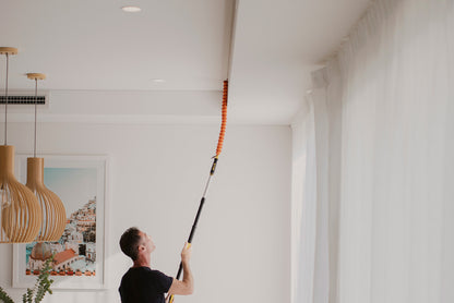 Person dusting wall with ENJO Dust Flexi and Telescopic Pole